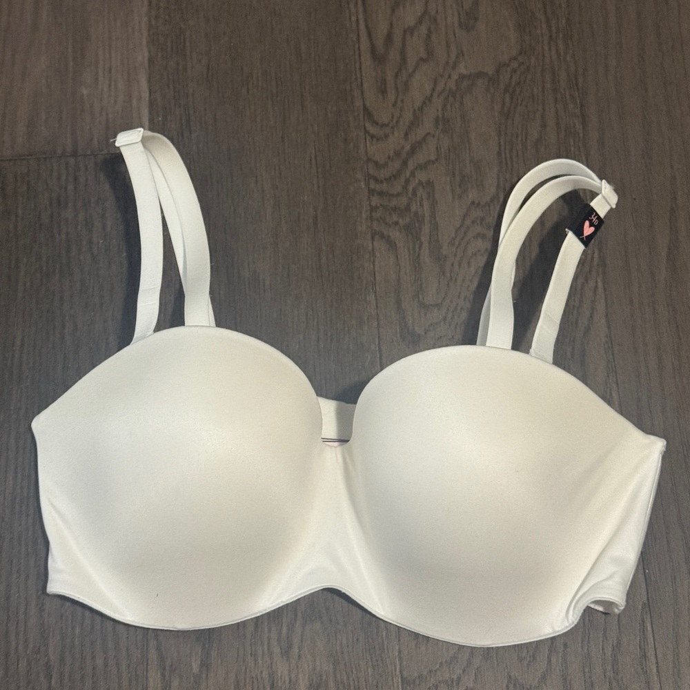 NWT Victoria's Secret White Lightly-lined Bra